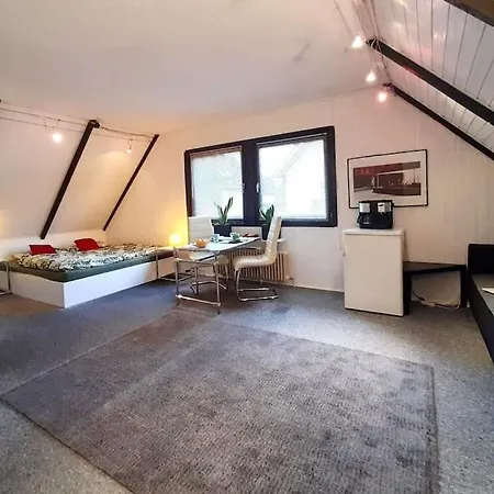 Modern Eingerichtetes Zimmer
